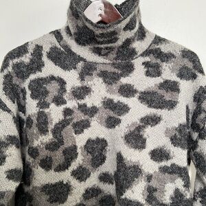 NWOT DKNY Animal Print Sweater Size Medium
